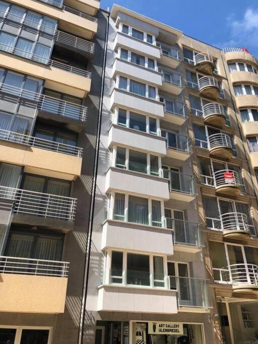 Modern Apartment At 2 Steps From Beach Остенде Екстериор снимка